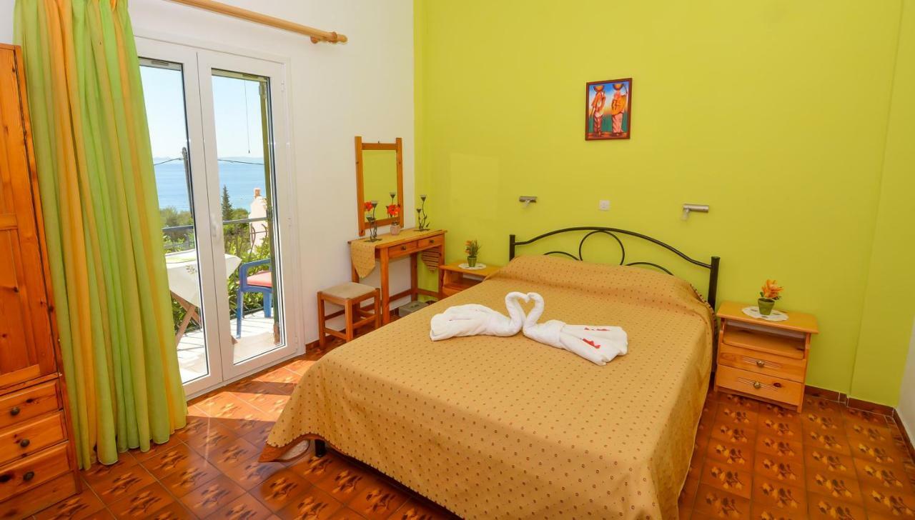 Alex-Giannis Apartments, Барбати Екстериор снимка