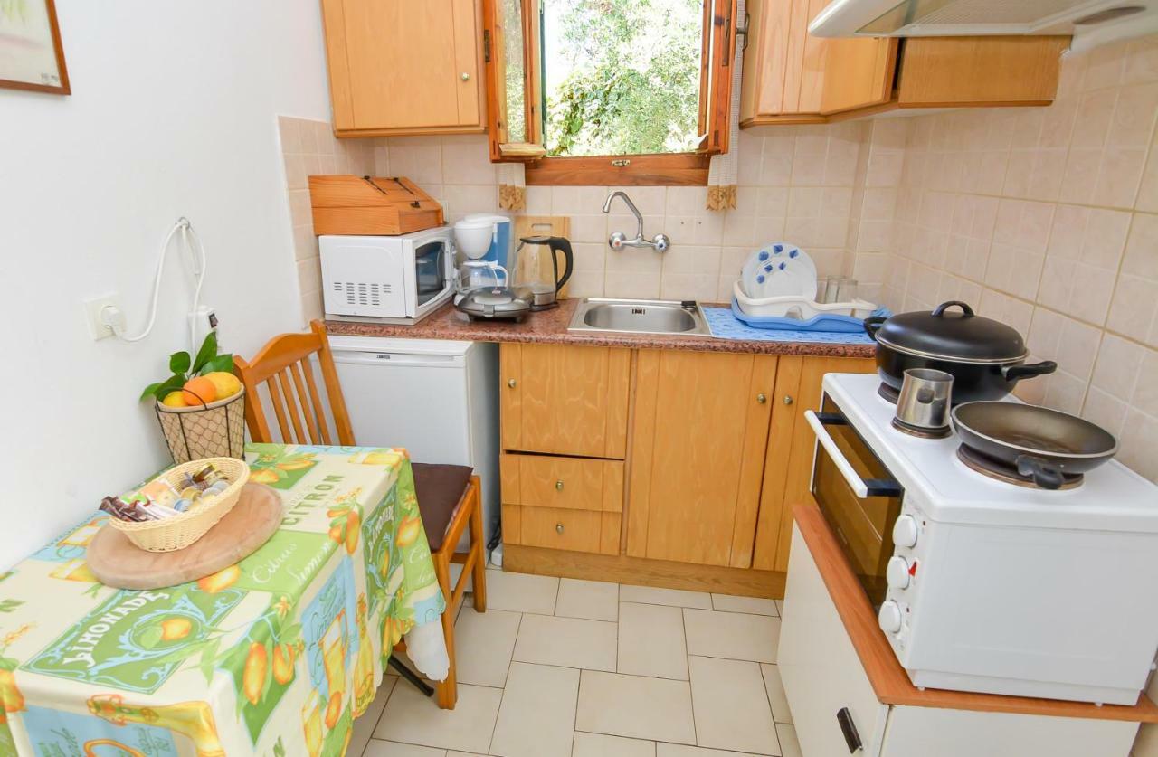 Alex-Giannis Apartments, Барбати Екстериор снимка