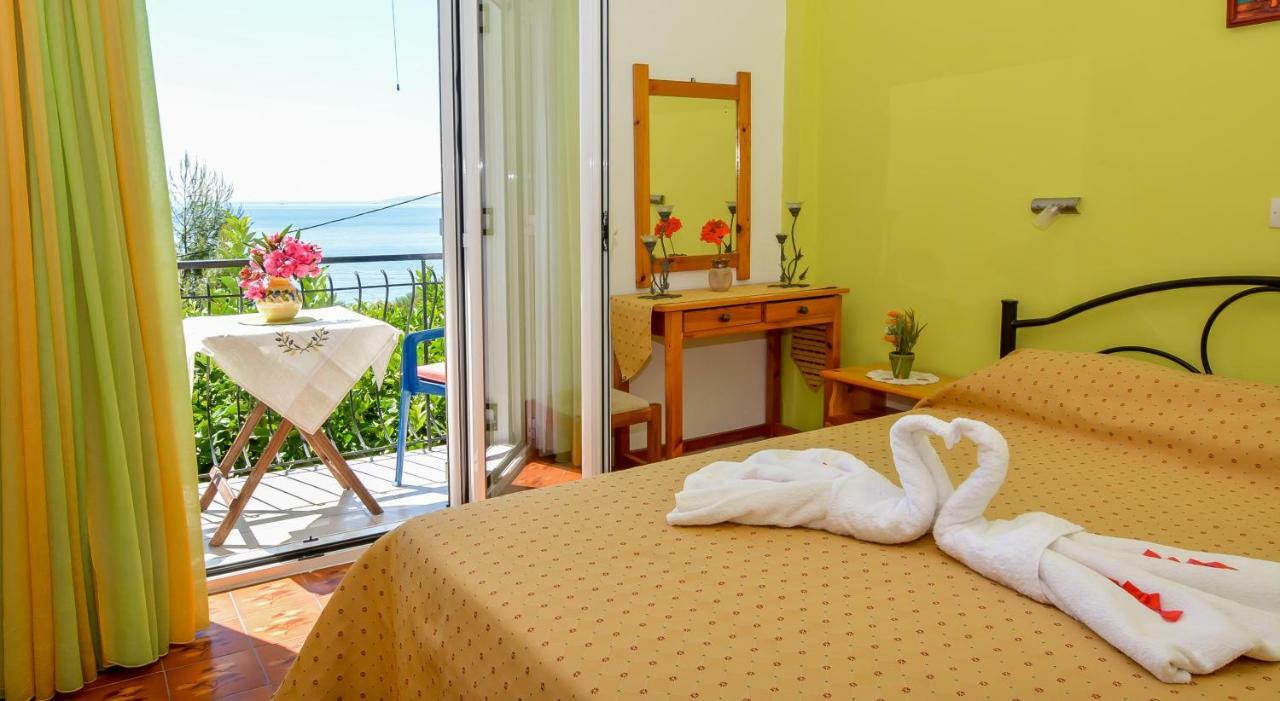 Alex-Giannis Apartments, Барбати Екстериор снимка