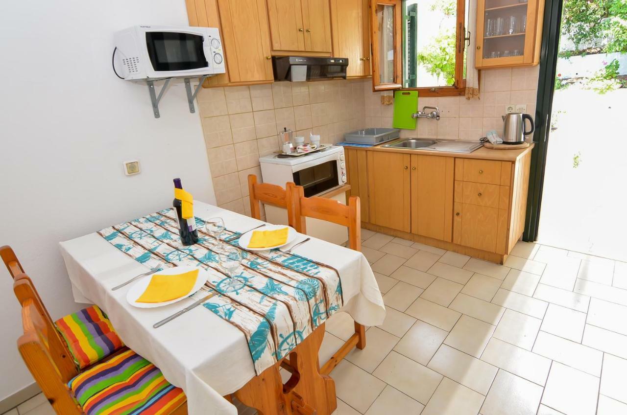 Alex-Giannis Apartments, Барбати Екстериор снимка