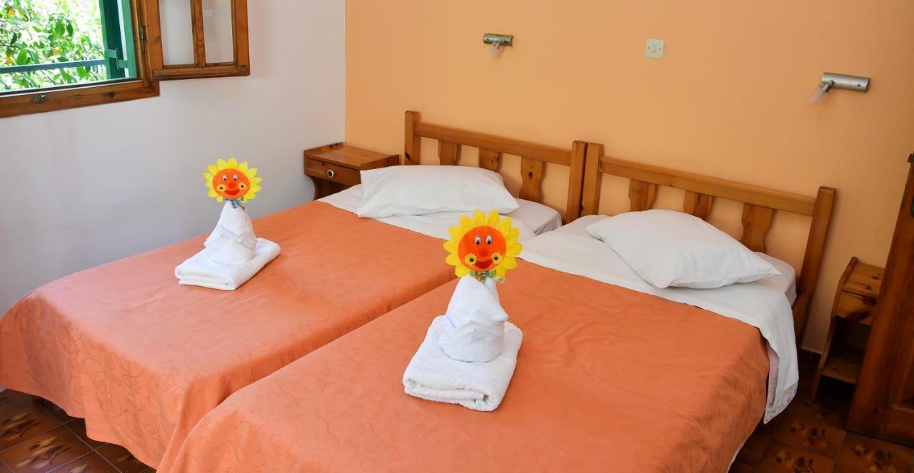 Alex-Giannis Apartments, Барбати Екстериор снимка