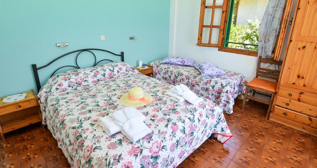 Alex-Giannis Apartments, Барбати Екстериор снимка