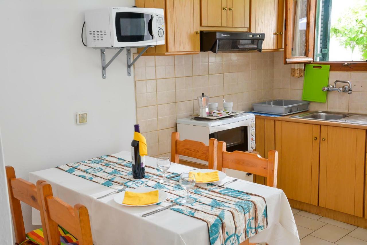 Alex-Giannis Apartments, Барбати Екстериор снимка