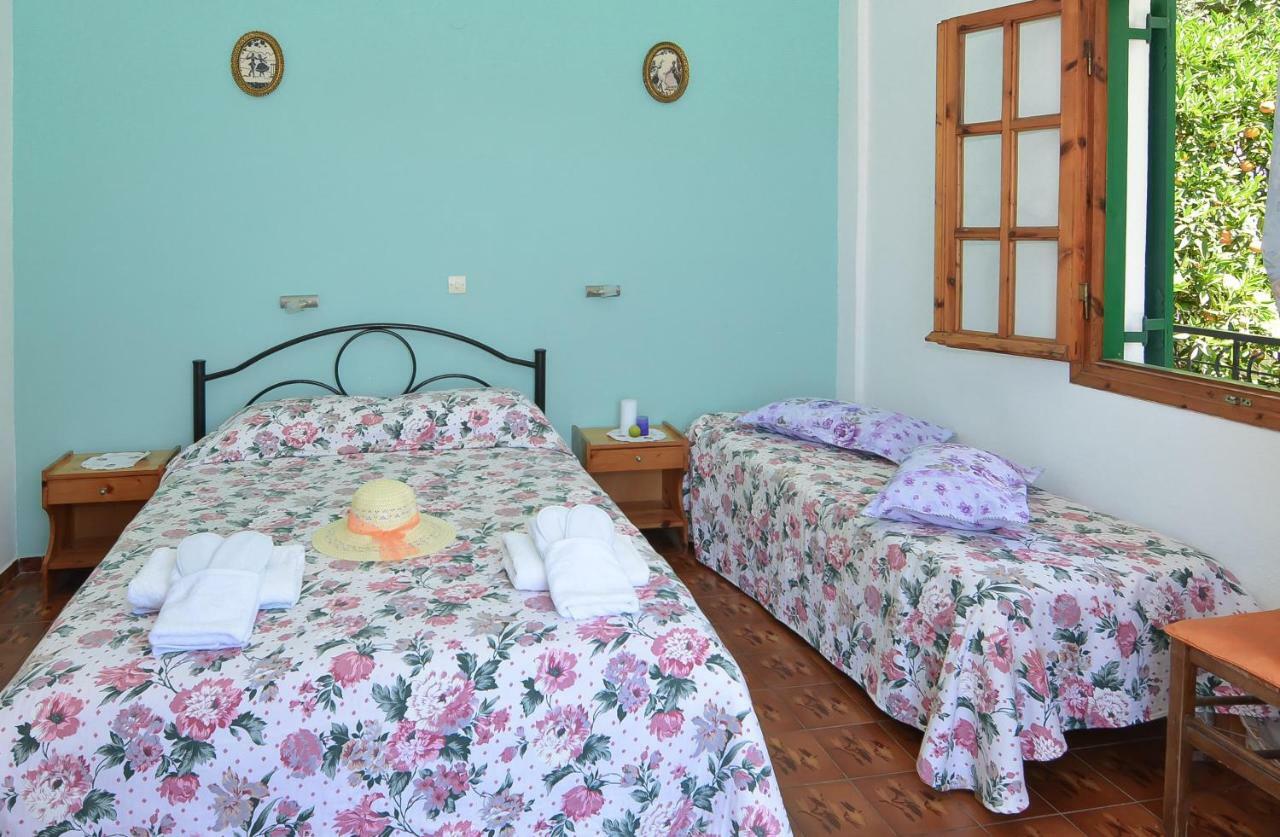 Alex-Giannis Apartments, Барбати Екстериор снимка