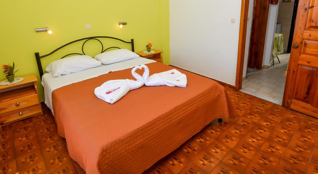 Alex-Giannis Apartments, Барбати Екстериор снимка
