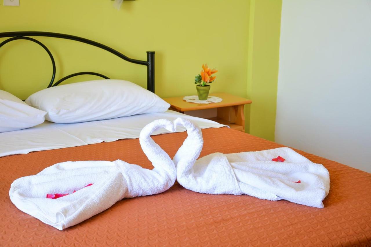Alex-Giannis Apartments, Барбати Екстериор снимка