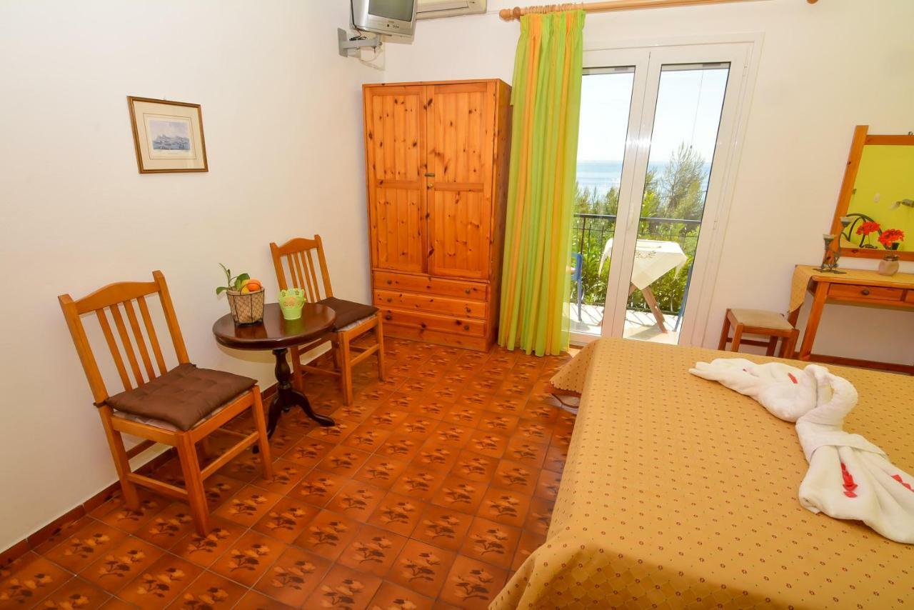Alex-Giannis Apartments, Барбати Екстериор снимка